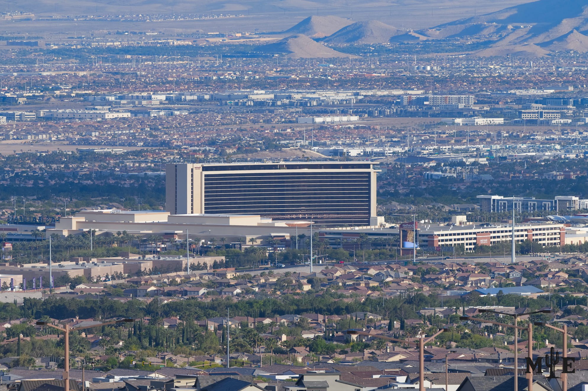 Red Rock Resort centered within Summerlin & the surrounding Las Vegas Valley, representing one of the area’s prominent hotels.